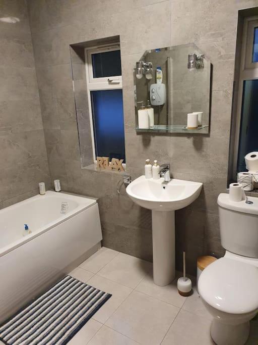 Private 3 Bedroom House Ideal For Family & Friends 基利贝格斯 外观 照片